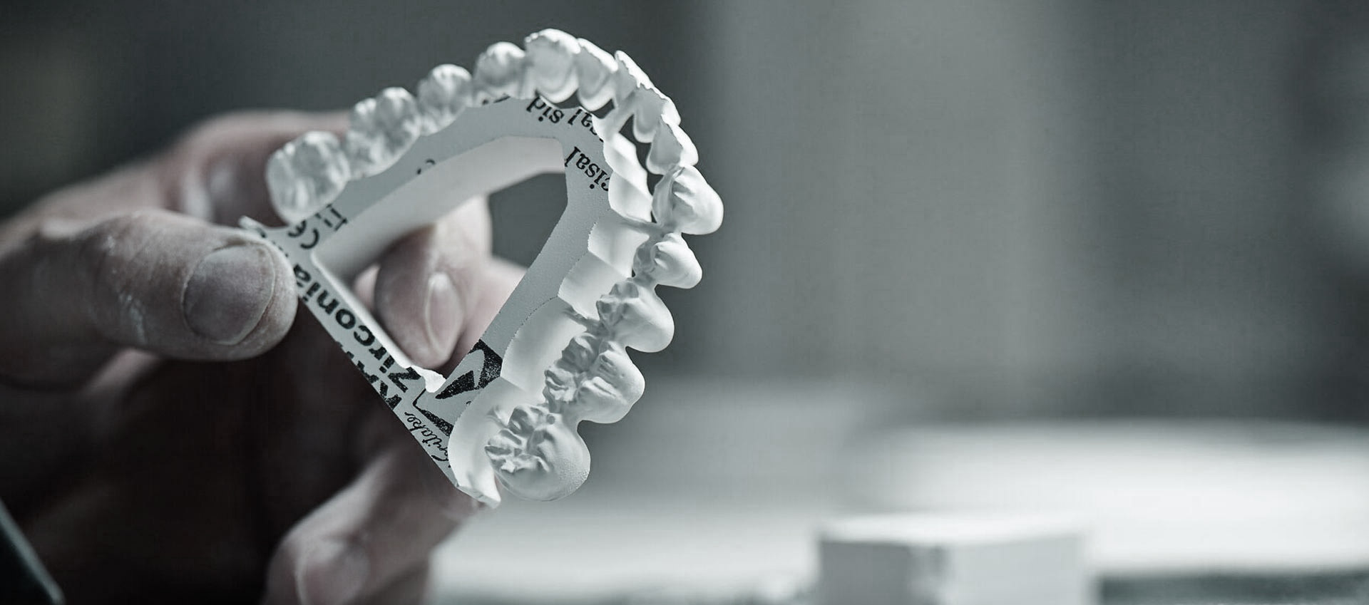 Hanker Dental Wir bieten Präzisionslösungen mit Qualität. 3